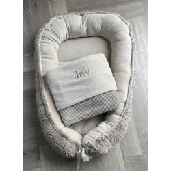 Babynestje champagne kleurige velvet stof en zachte teddy stof